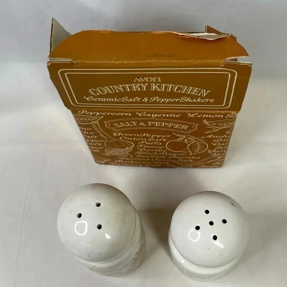 VINTAGE AVON Country Kitchen Ceramic Salt & Pepper Shakers - In Box 1980 - Picture 3 of 5